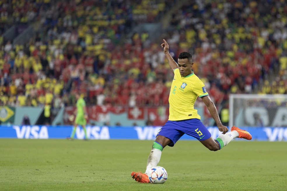 Alex Sandro durante a partida entre Brasil e Suíça — Foto: Lucas Figueiredo/CBF