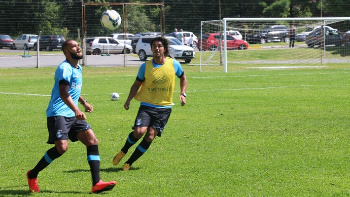 Grêmio treina com bola logo de cara, e Moreno se destaca com dupla caneta