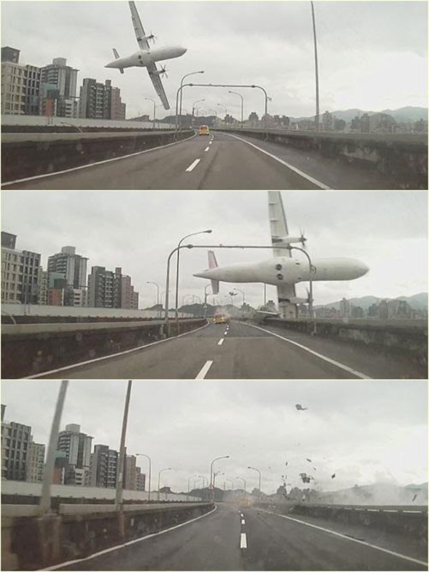 Imagens feitas por testemunha do acidente mostram o avião realizando uma manobra muito brusca sobre uma ponte e batendo na ponta do viaduto antes de cair no rio em Taiwan (Foto: Reprodução/Twitter/Missxoxo168)