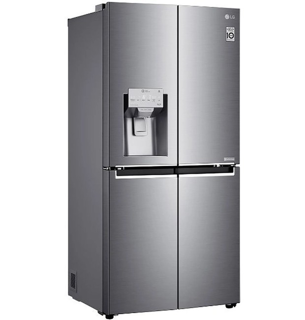 A  geladeira Smart LG French Door Inverter tem dispenser na porta que disponibiliza água pura e gelo, sendo que a  máquina de gelo automática oferece gelo em cubos ou triturados (Foto: Reprodução / Shoptime)
