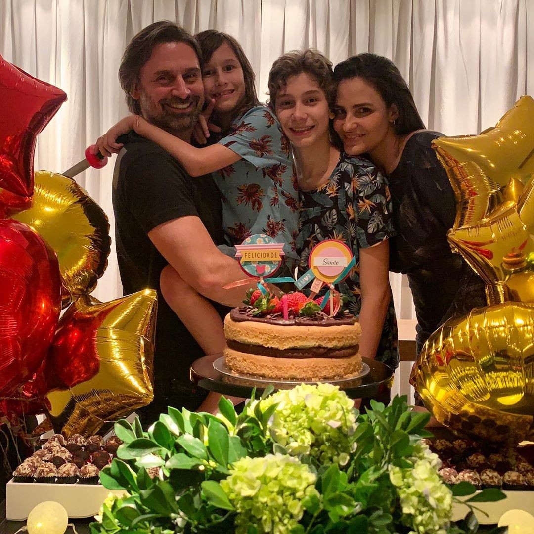 Murilo Rosa festeja aniversário com Fernanda Tavares e os filhos Artur e Lucas (Foto: Reprodução / Instagram)