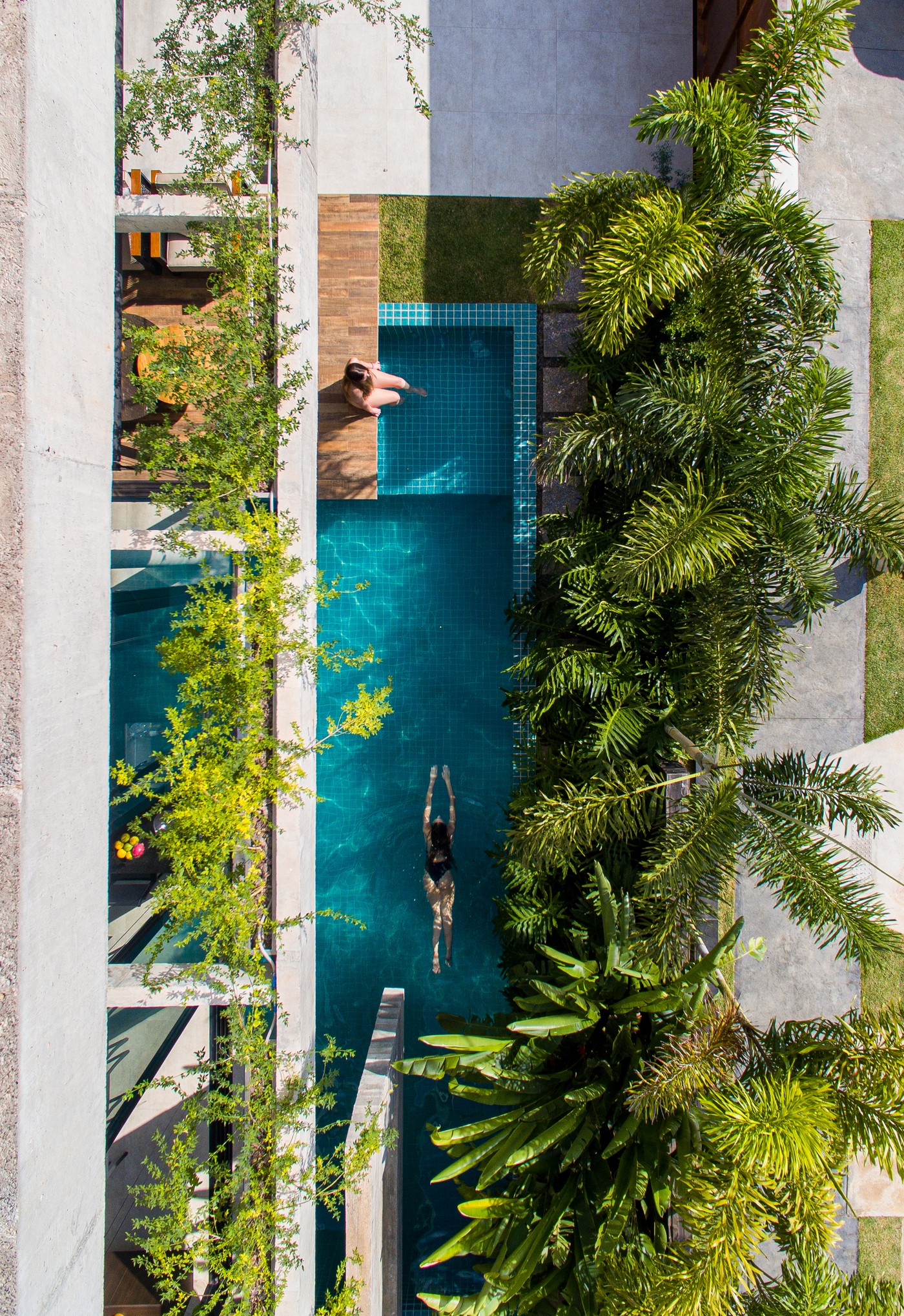 Décor do dia: área externa com piscina é um convite ao relaxamento (Foto: Favaro Jr.)