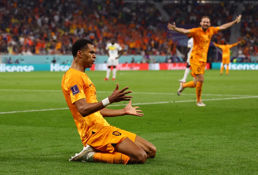 Cody Gakpo comemora o gol em Holanda x Senegal — Foto: REUTERS/Kai Pfaffenbach