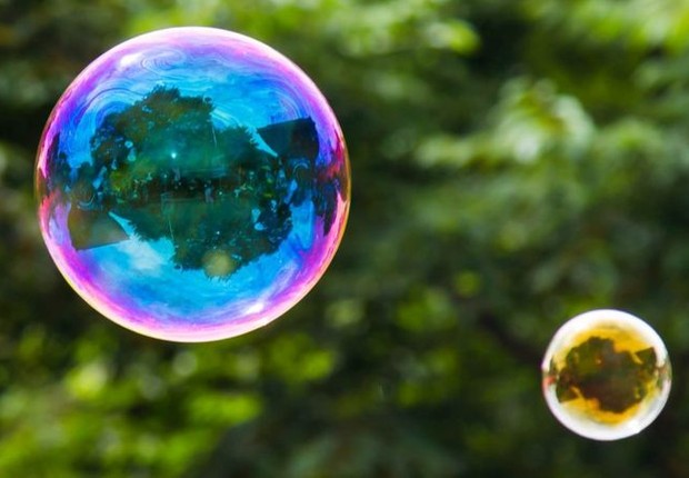 BBC: As bolhas de sabão fascinam por sua beleza e peculiaridade (Foto: GETTY IMAGES VIA BBC  )