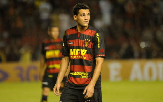 Gilberto, atacante do Sport (Foto: Aldo Carneiro / Pernambuco Press)
