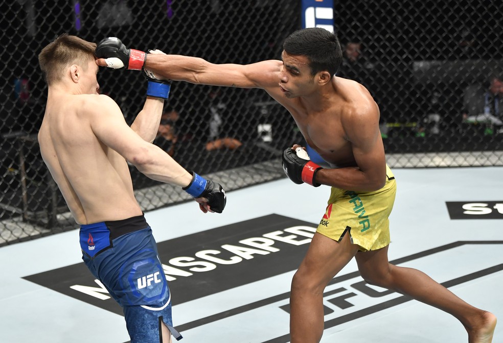Raulian Paiva venceu Zhalgas Zhumagulov por decisão unânime dos juízes no UFC 251 — Foto: Getty Images