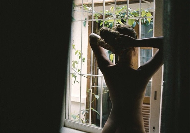 Juliane Araújo em janela (Foto: Reprodução/Instagram)