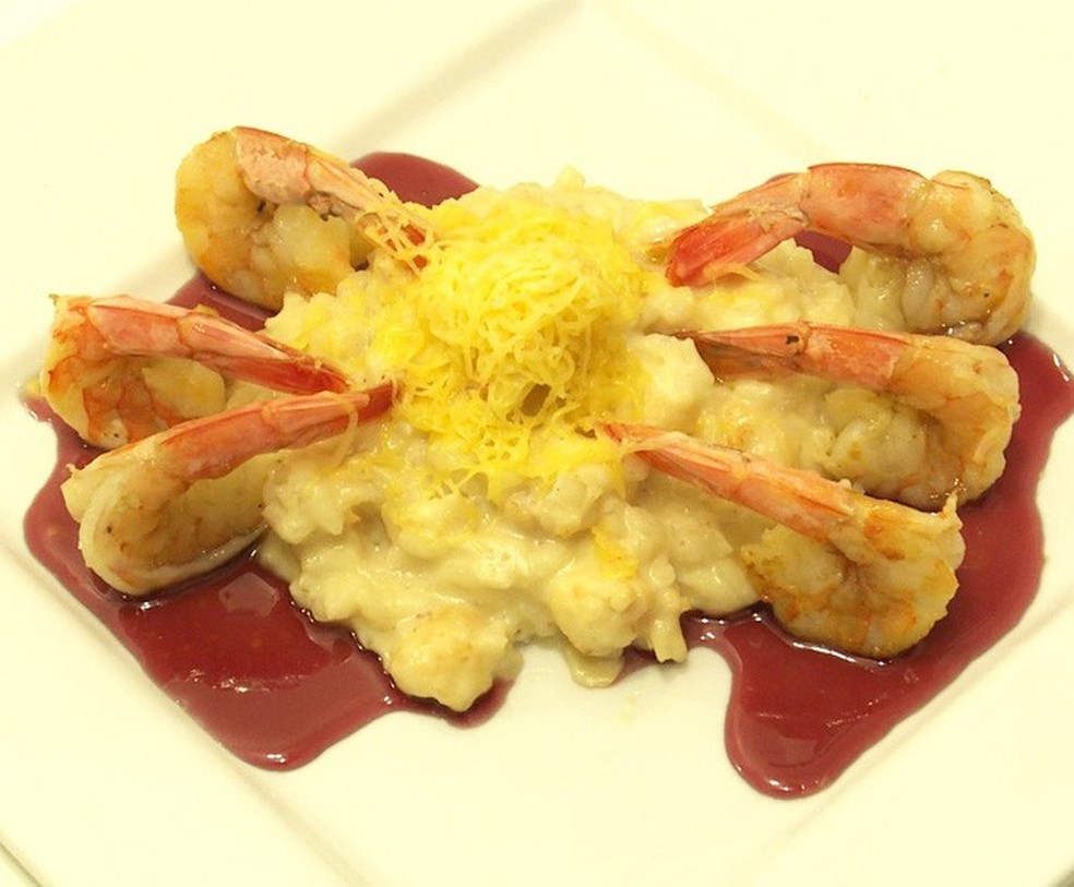 Aprenda a fazer um Risoto de Lagosta e Camarões com espumante  — Foto: TV Globo