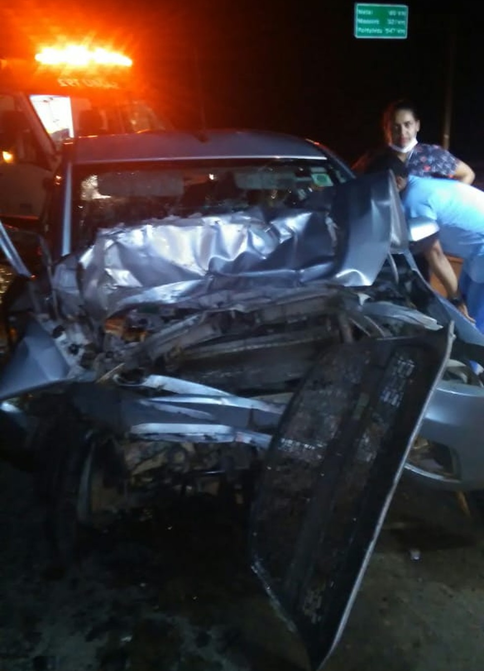 Carro ficou destruído ao bater na traseira de um caminhão, na BR-101, em Baía Formosa, na noite desta quinta-feira (19) — Foto: Divulgação/Redes Sociais