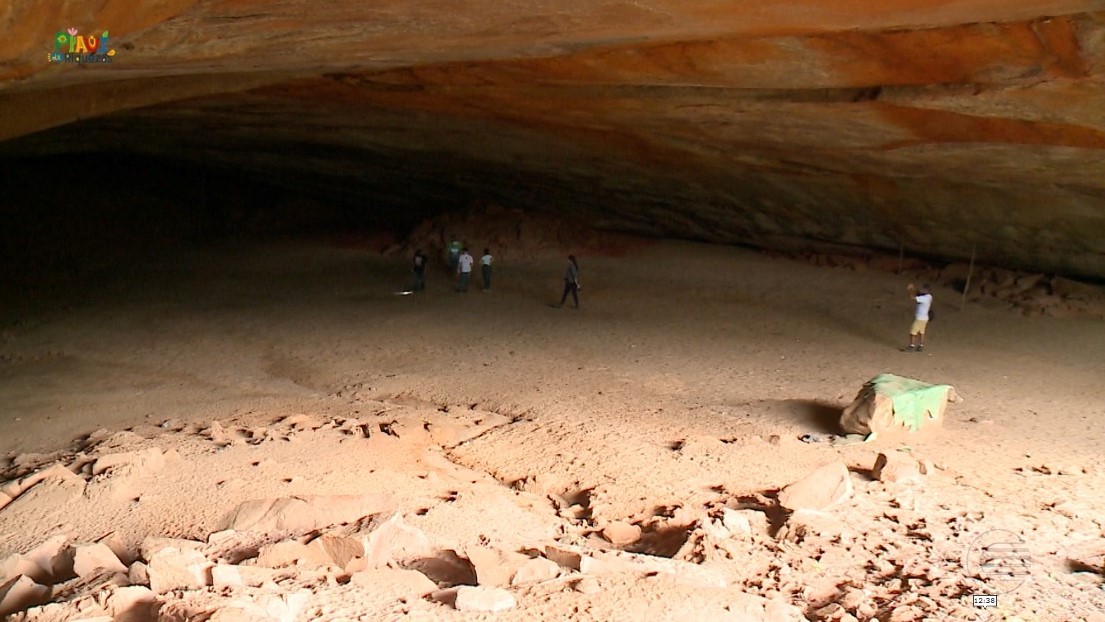 Pesquisadores estudam caverna inexplorada no Piauí; área interna chega a medir 7 metros de altura