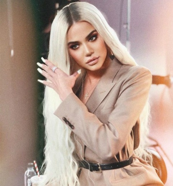 Khloé Kardashian e sua foto com Photoshop (Foto: Reprodução Instagram)