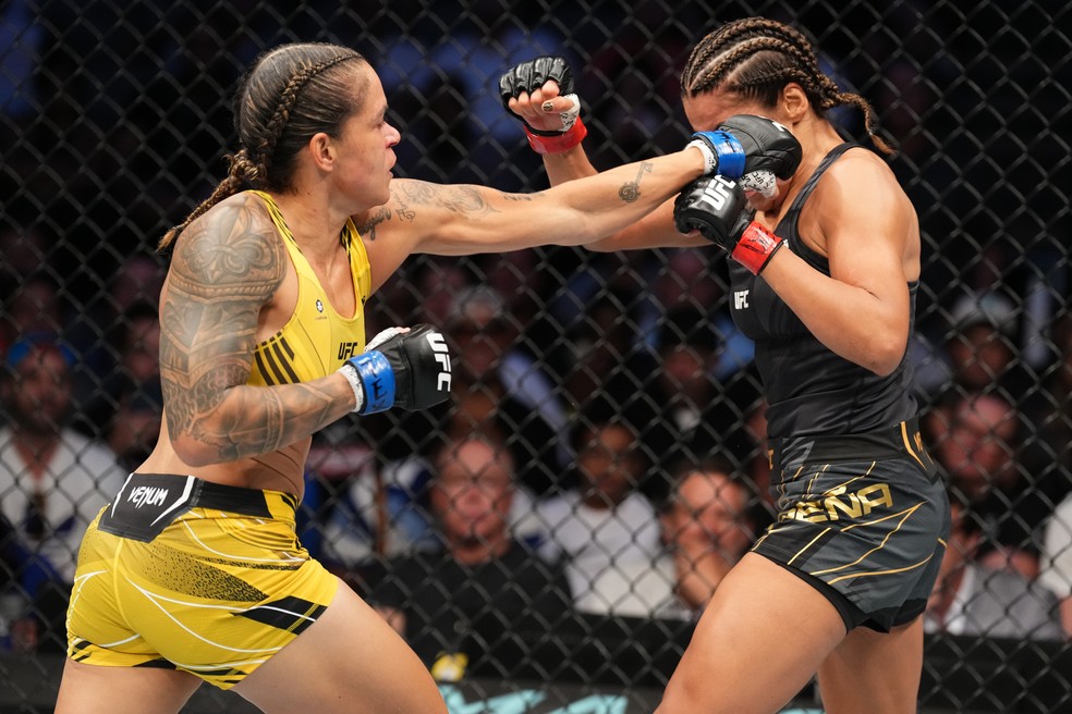 Amanda Nunes Julianna Peña UFC 277 — Foto: Getty Images