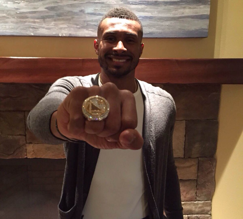 Leandrinho anel campeão NBA basquete (Foto: Divulgação)