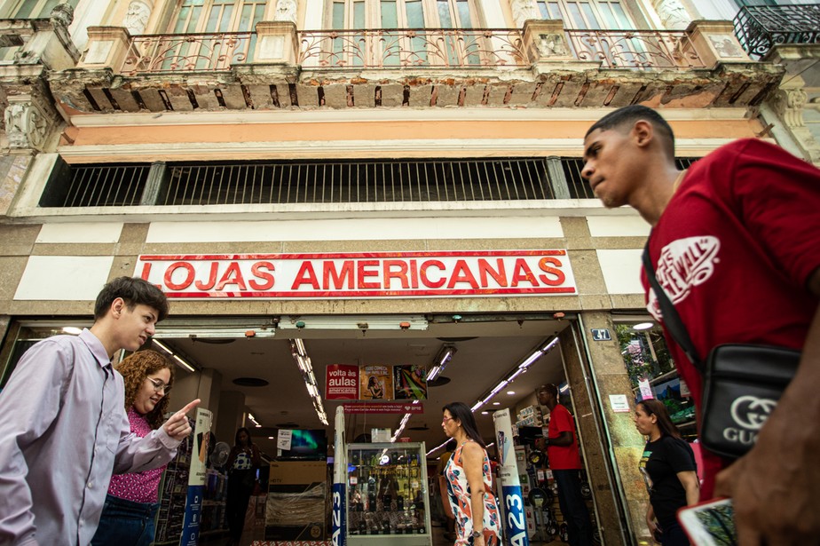 Americanas desaba na bolsa após descoberta de rombo de R$ 20 bilhões. Na foto, fachada de unidade das Lojas Americanas, no Rio.