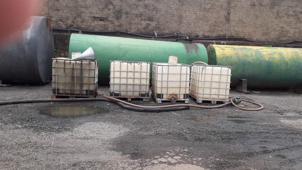 Tanques usados para transporte de metanol em Iracemápolis — Foto: Polícia Militar