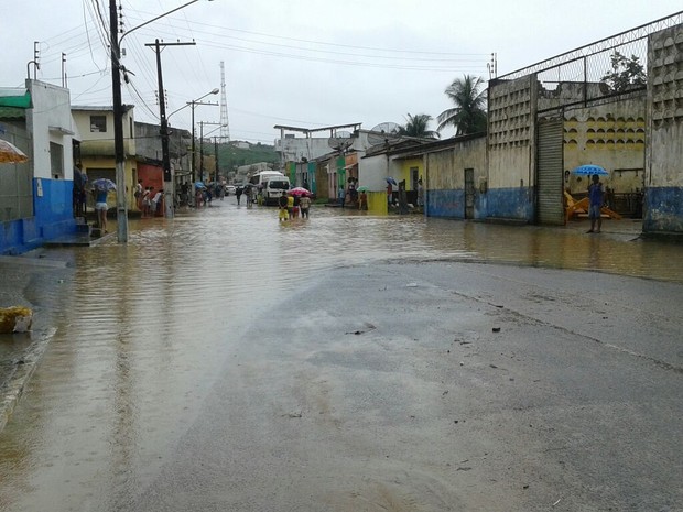 Ruas ficaram alagadas em Jacuípe (Foto: Thaisa Oliveira/Arquivo pessoal)