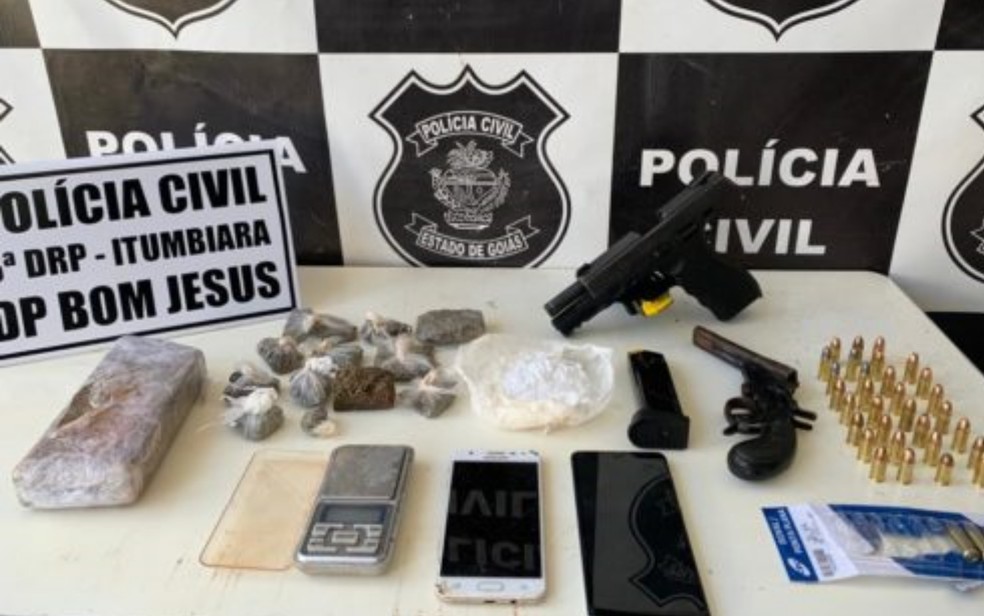 Armas e drogas apreendidas durante a Operação Hominis em Bom Jesus e Edeia, em Goiás — Foto: Divulgação/Polícia Civil