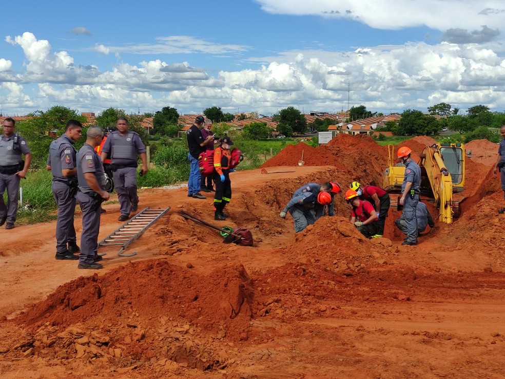 Trabalhador morreu soterrado em Presidente Prudente (SP) — Foto: Murilo Zara/TV Fronteira