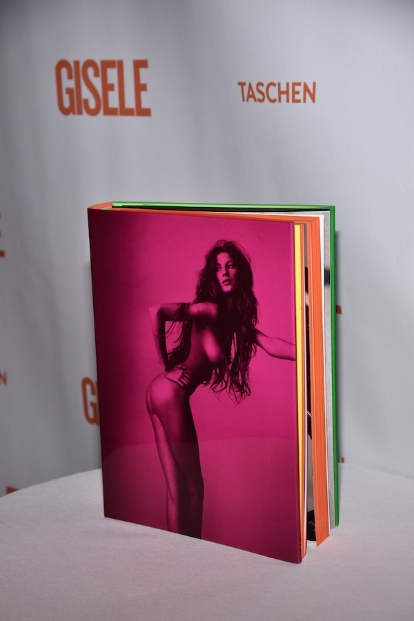 Gisele Bundchen lançou um livro para celebrar seus 20 anos de carreira (Foto: Getty Images)