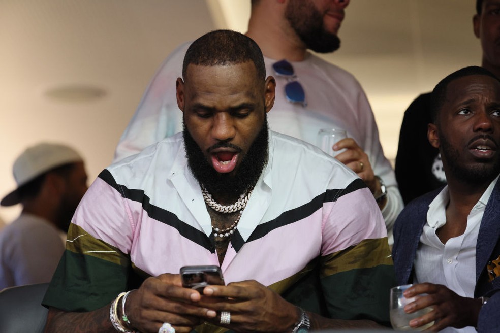 De Folga Astros Da Nba Vibram Com Titulo Dos Rams Do Super Bowl E Show Do Intervalo Nba Ge