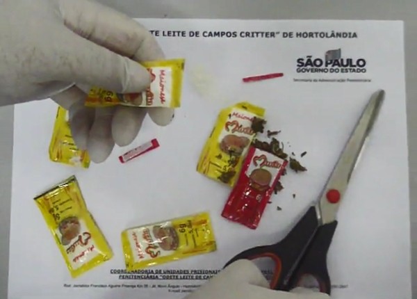 Agentes apreenderam drogas em sachês de ketchup e mostarda em penitenciária — Foto: Secretaria de Administração Penitenciária/Divulgação