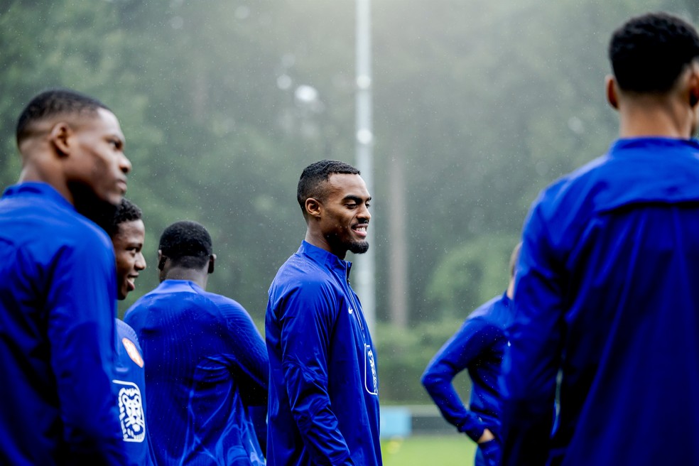 Gravenberch foi convocado &agrave;s pressas para o jogo contra a Fran&ccedil;a &mdash; Foto: Divulga&ccedil;&atilde;o/Holanda