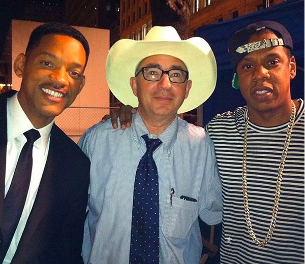 O cineasta Barry Sonnenfeld com Will Smith e Jay Z nos bastidores das filmagens de Homens de Preto 3 (2012) (Foto: Instagram)