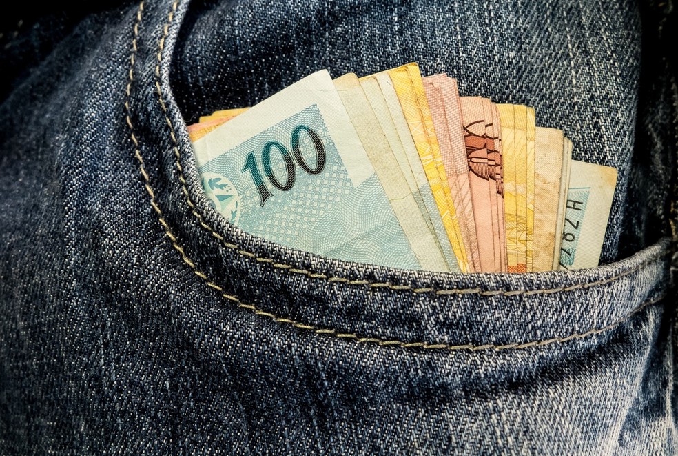 Impostos corroem renda do trabalhador — Foto: Agência Brasil