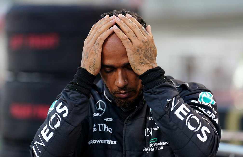 Lewis Hamilton está longe de estar satisfeito com o desempenho do W14 da Mercedes em 2023 — Foto: David Davies/PA Images via Getty Images