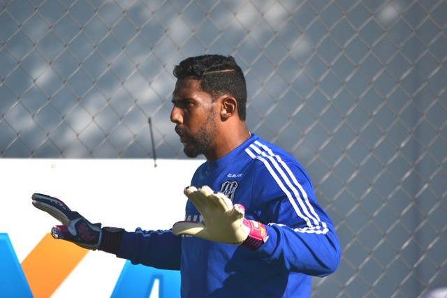 Esposa do ex-goleiro Aranha pede orações pela recuperação ...