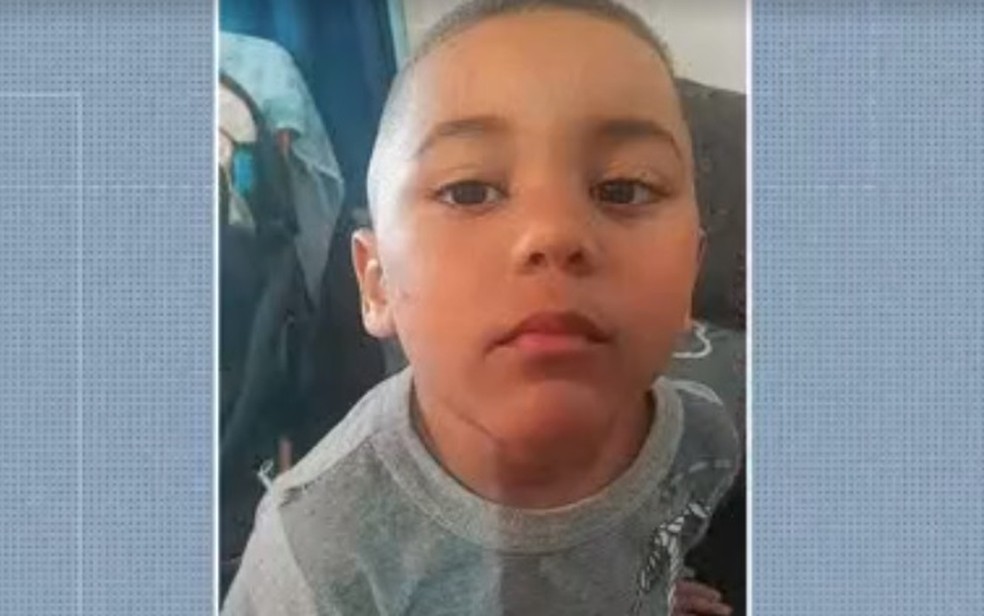 Heitor Souza, de 3 anos, foi baleado em Senador Camará neste domingo (30) — Foto: Reprodução