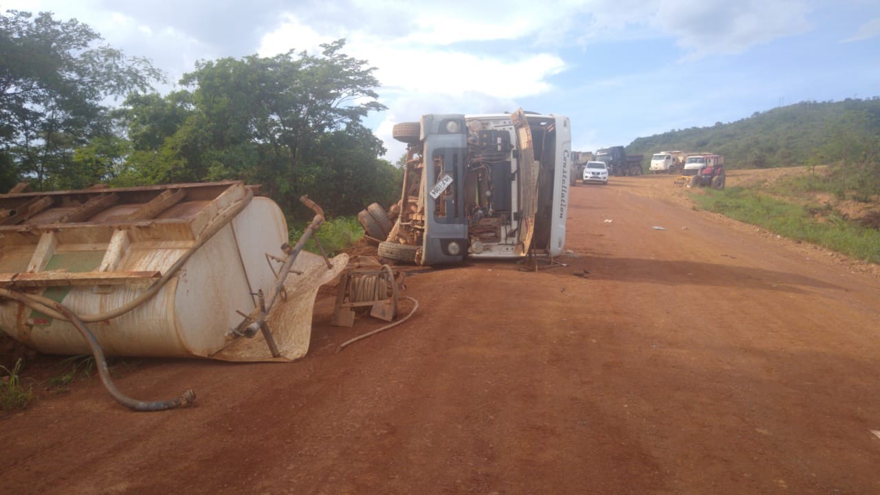 Motorista morre em capotamento de caminhão na zona rural de Buritis