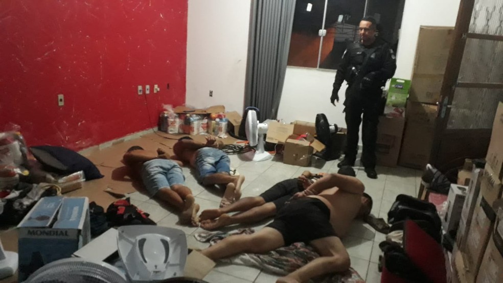 Polícia prende homem que desafiou forças de segurança a capturá-lo — Foto: SSPDS/Divulgação