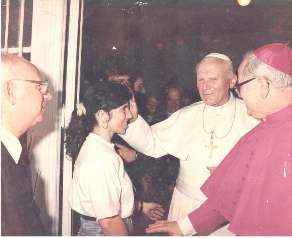 Dom Eusébio Scheid em foto de arquivo ao lado do papa João Paulo II — Foto: Divulgação/ Diocese de São José dos Campos 