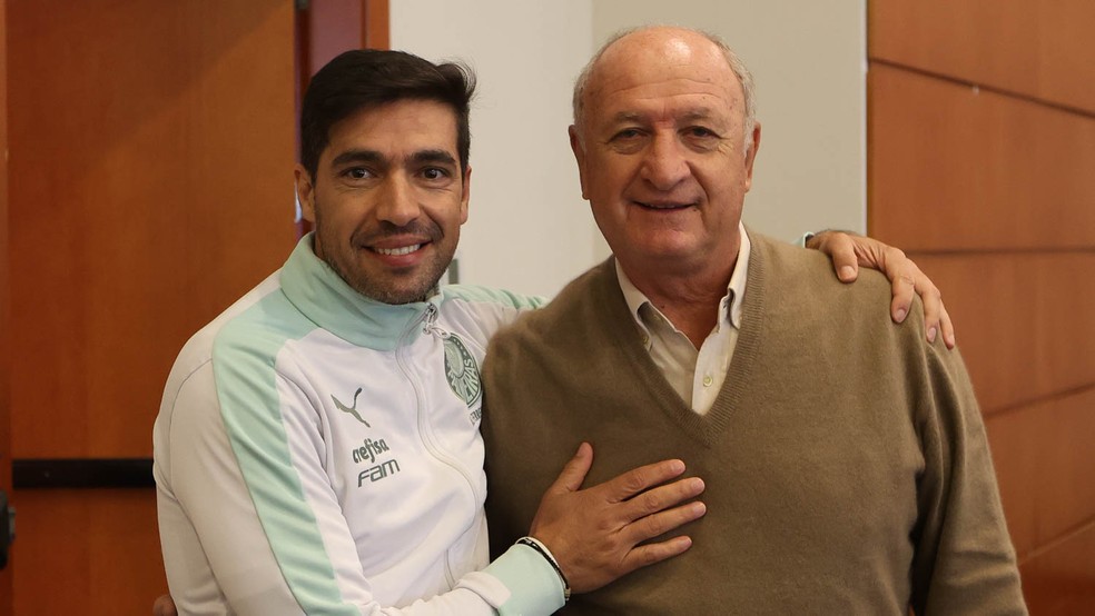 Abel Ferreira recebe visita de Felipão antes de jogo do Palmeiras e mostra foto com CR7; assista