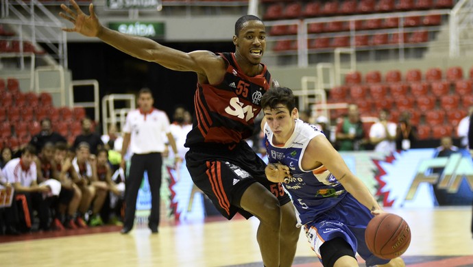 Bauru retoma treinos, e Fischer pede intensidade contra o Fla no NBB