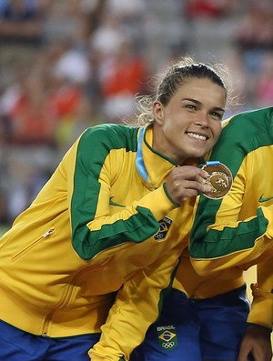 Futebol feminino Brasil Pan Tamires medalha Toronto (Foto: Tom Szczerbowski/Reuters)