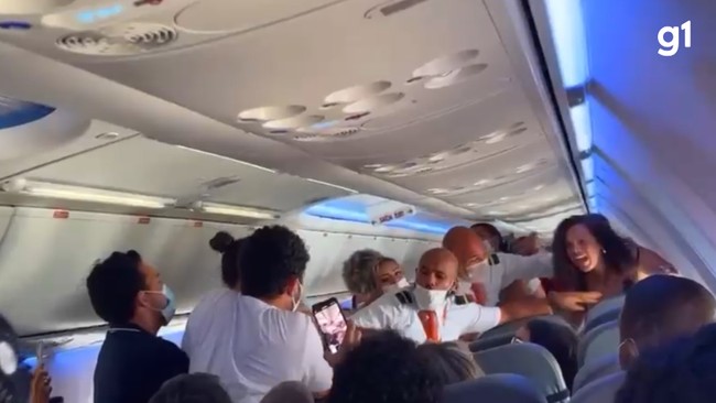 Briga entre passageiros causa tumulto e voo da Gol atrasa uma hora em Salvador