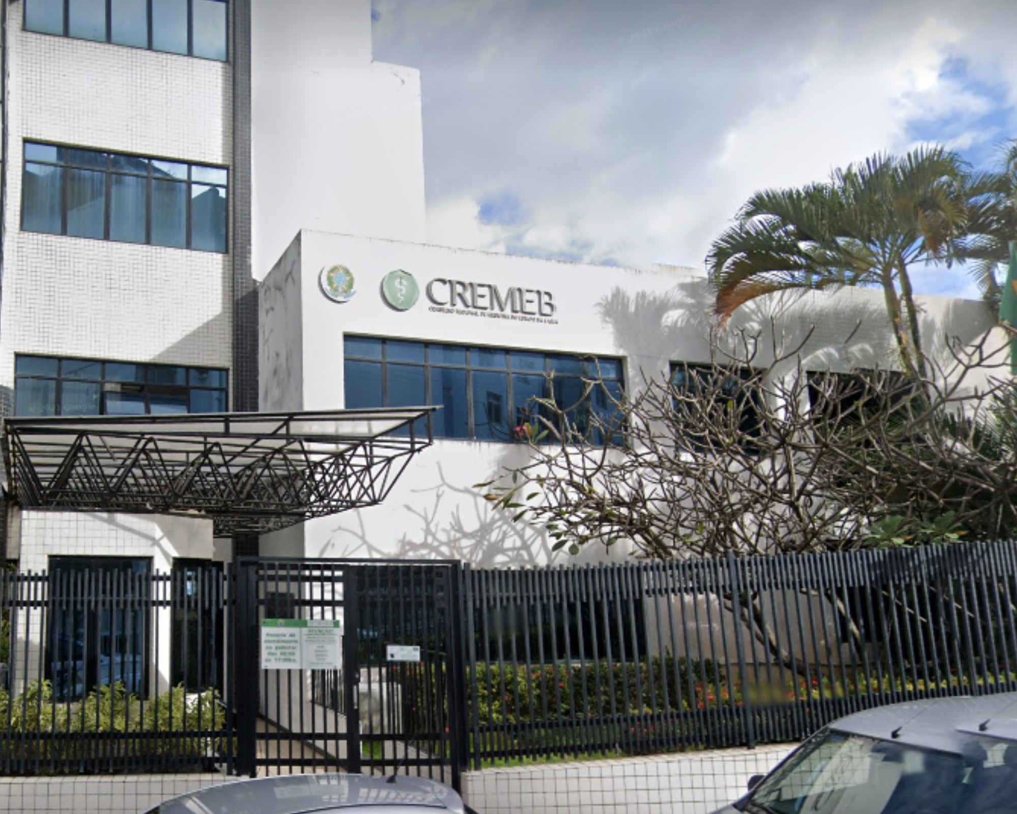Cirurgião plástico é denunciado por complicações e deformidades na Bahia; parte dos procedimentos eram feitos sem anestesia