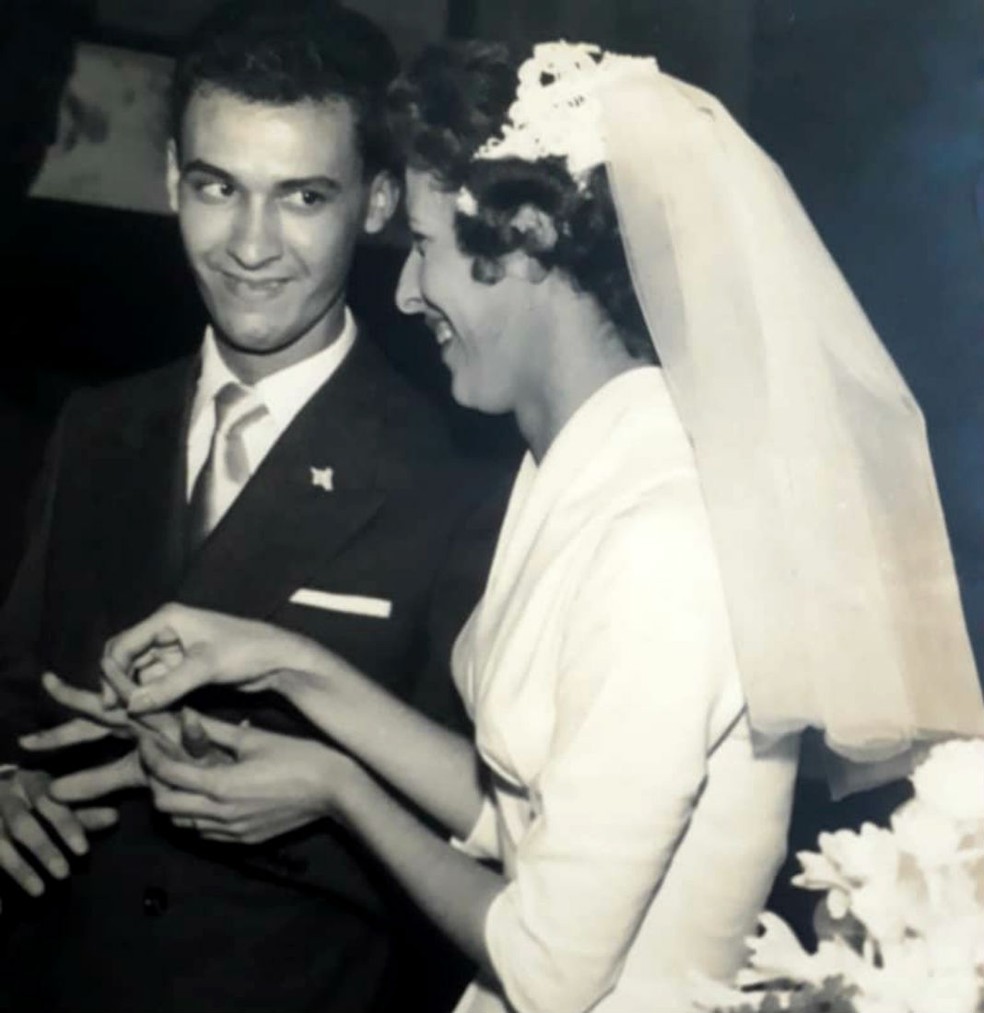 Olívio e Maria Lúcia no casamento, há 61 anos: "Cada homenagem parece a primeira vez" — Foto: Arquivo pessoal
