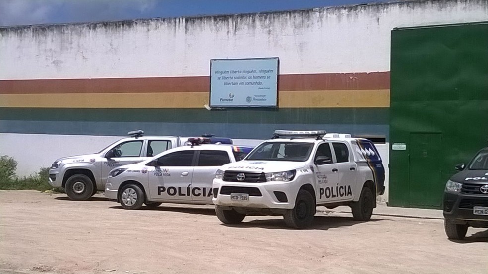 Ainda não há informações se alguém ficou ferido durante a rebelião na Funase de Caruaru (Foto: Amanda Dantas/TV Asa Branca)