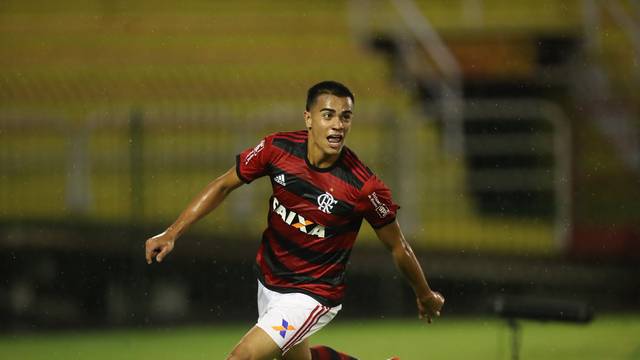 Reinier, autor do primeiro gol do Flamengo