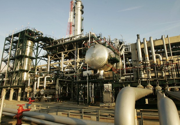 Refinaria de petróleo da Total , em Antuérpia (Foto: Getty Images)