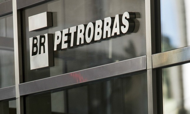 Resultado de imagem para Petrobras vai à Justiça contra bancos