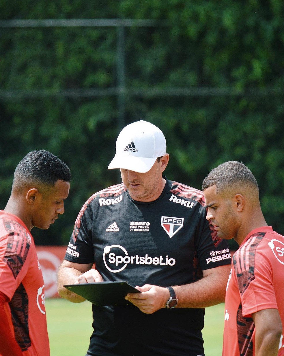 Rogério Ceni comanda treino do São Paulo — Foto: Erico Leonan / saopaulofc