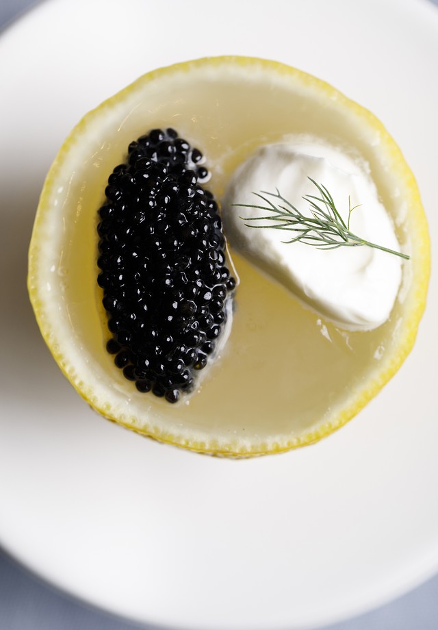Caviar com Geleia de Limao Siciliano e Creme Fraiche (Foto: Tangará Jean-Georges )