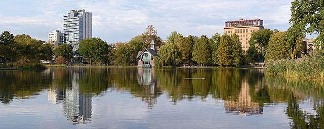 O parque possui uma área de 3,41 km² e foi inaugurado em 1857 (Foto: King of Hearts / Wikimedia Commons / CreativeCommons)