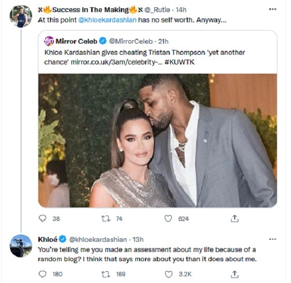 A resposta dada por Khloé Kardashian à fã que a criticou pela nova chance dada a Tristan Thompson (Foto: Twitter)