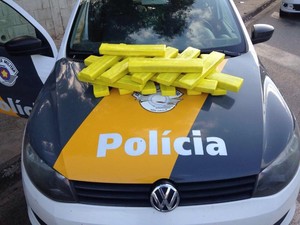 Drogas estavam dentro de um carro na rodovia Raposo Tavares (Foto: Polícia Rodoviária )