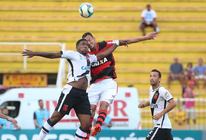 Precisamos falar sobre Réver: capitão comanda defesa sólida no clássico